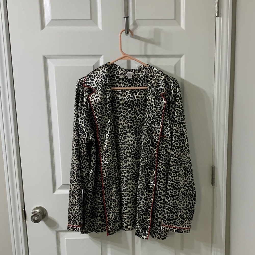 PINK Victoria’s Secret Leopard Print Pajama Set